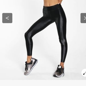 Koral medium - black lustrious high rise leggings